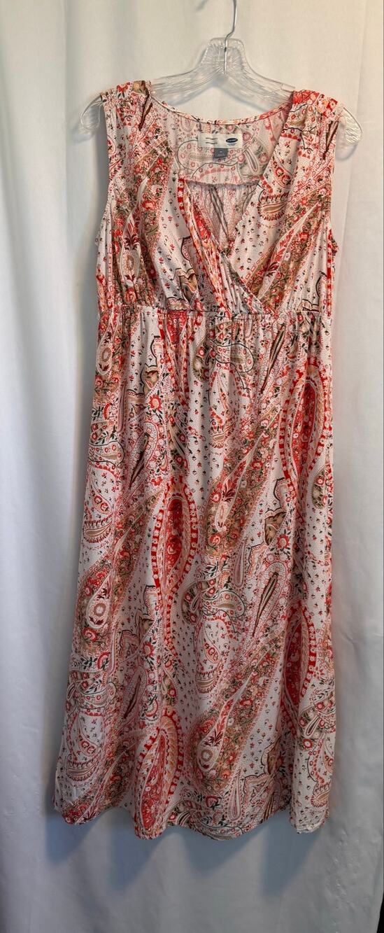 Chic Old Navy Maternity Maxi Dress - Coral Cream Paisley, M